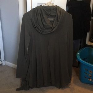 Chunky neck olive sweatershirt lightweight